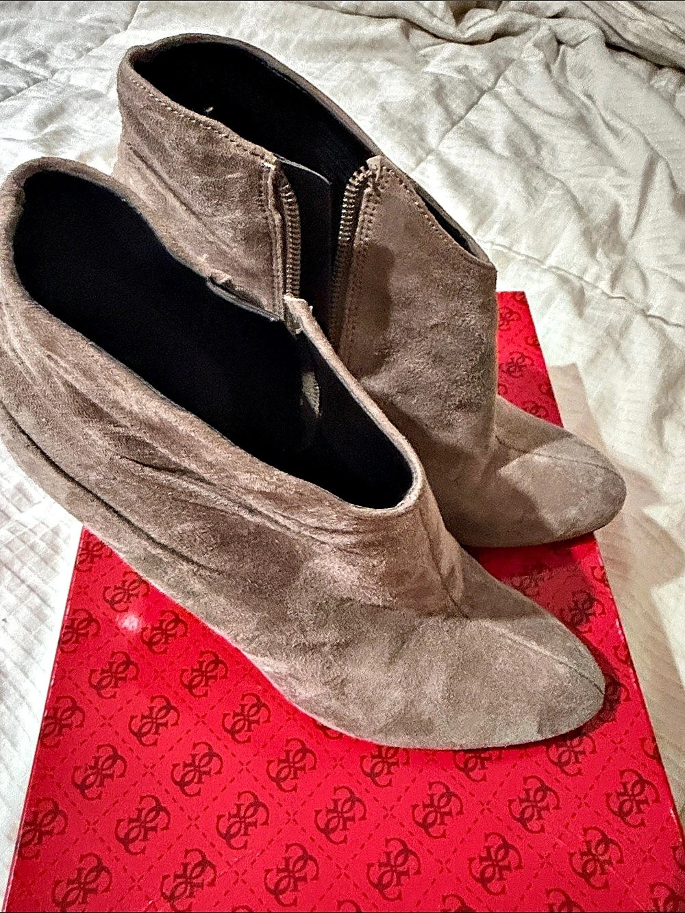 GUESS Gwardleigh Ruched Heeled Boots Brown US 6.5 M
